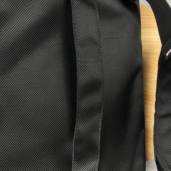 Thule Accent Convertible Laptop Bag Backpack 17L Business Travel Ballistic Nylon - Picture 4 of 16